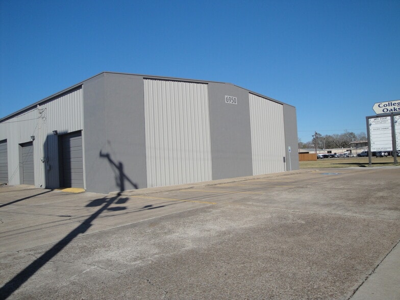 More Photos Of 6950 College St, Beaumont Warehouse For Lease
