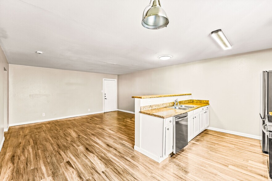 More Photos Of 4915 Reiger Ave, Dallas Apartments For Sale