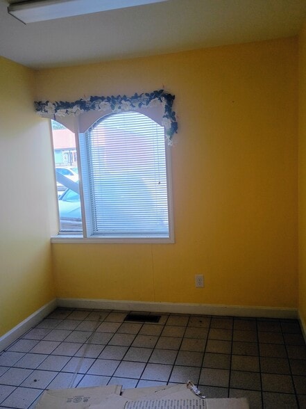 More Photos Of 652 S Broadway St, Forest City Medical For Sale