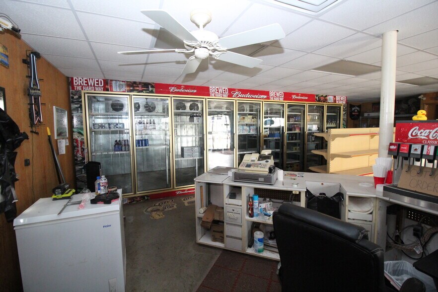 More Photos Of 503 S 5th St, Goree General Retail For Sale