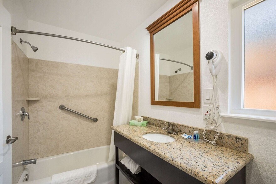 More Photos Of 2460 Main St, Morro Bay Hotel For Sale