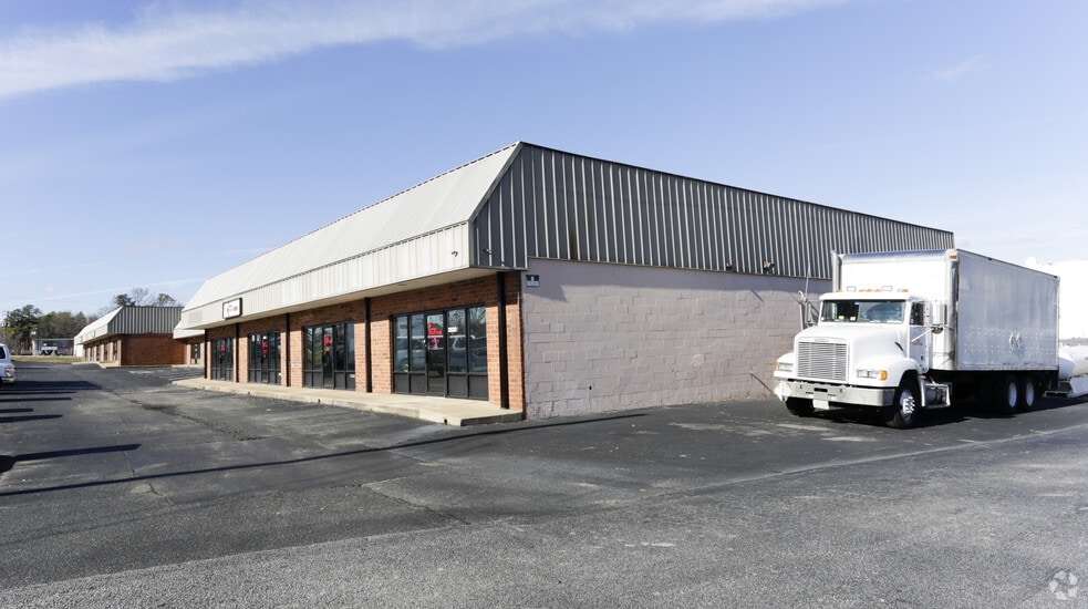 More Photos Of 2930-2954 Bells Rd, Richmond Light Distribution For Lease