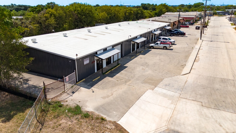 More Photos Of 3534-3542 Copeland Dr, San Antonio Light Manufacturing For Lease