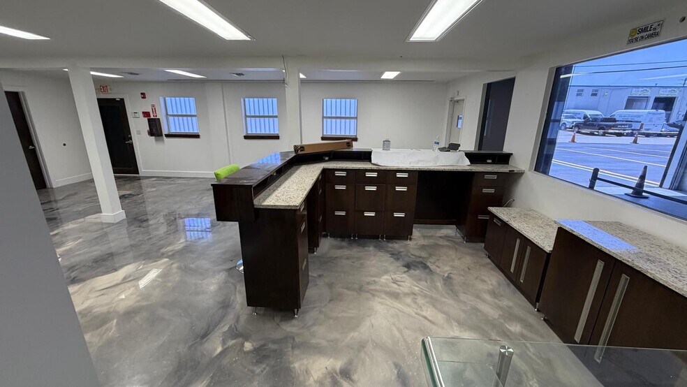 More Photos Of 1705-1707 W 32nd Pl, Hialeah Warehouse For Lease