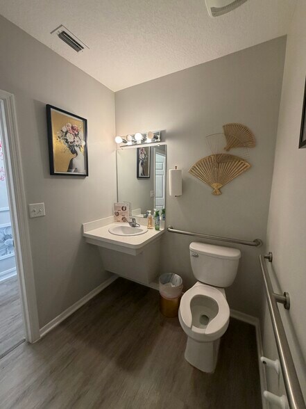 More Photos Of 5807 Argerian Dr, Wesley Chapel Office For Lease