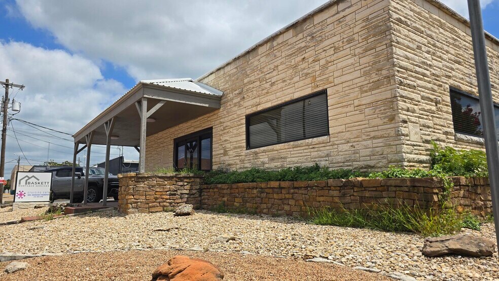 Primary Photo Of 299 S Columbia St, Stephenville Office Residential For Lease