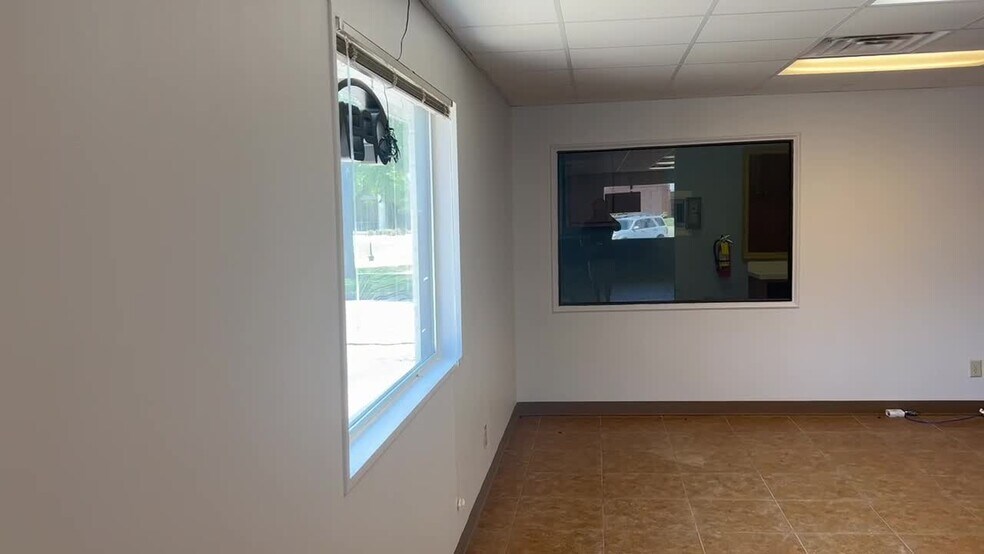 More Photos Of 418 W Chambers St, Cleburne Office For Sale