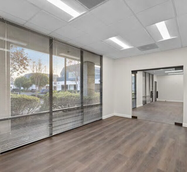 More Photos Of 1572 N Batavia St, Orange Light Manufacturing For Sale