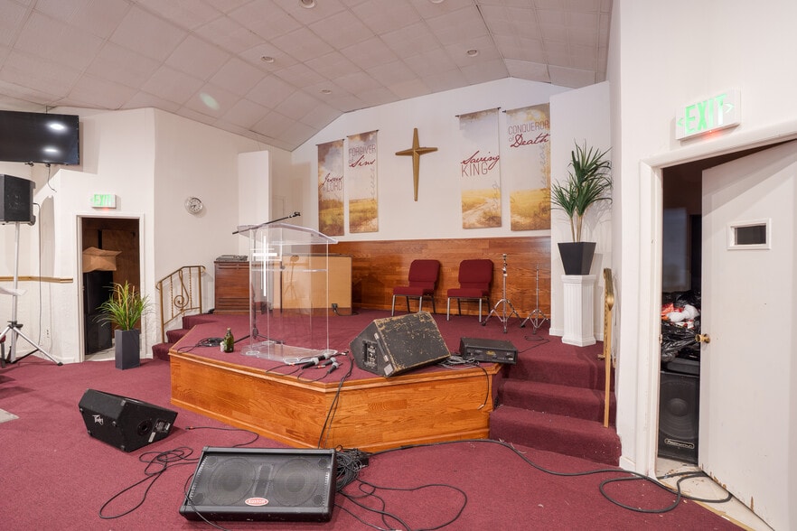 More Photos Of 1105-1107 N Broadway, Baltimore Specialty For Sale