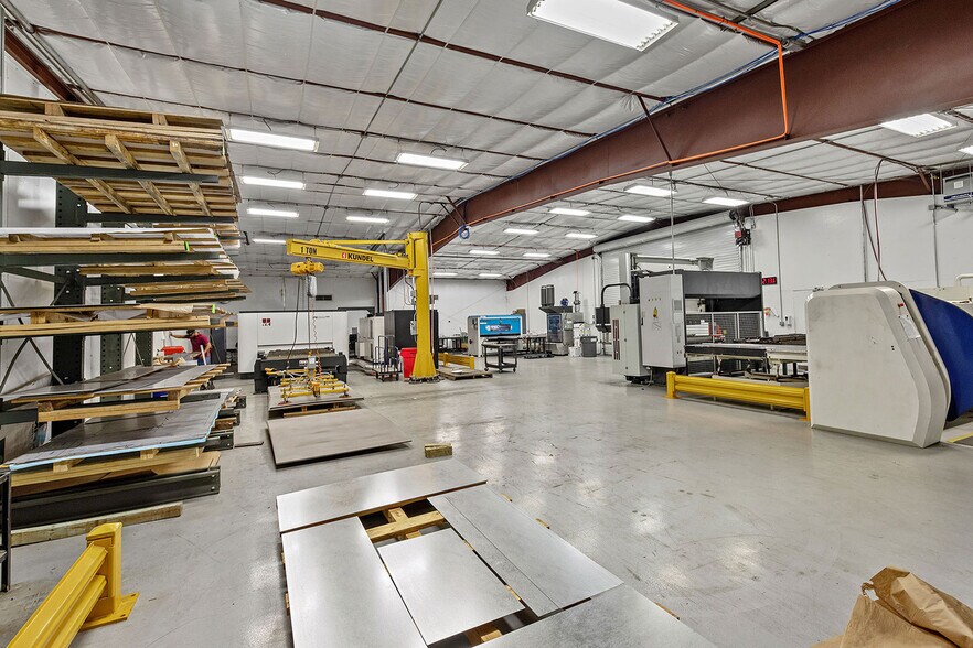 More Photos Of 4725 Lawndale St, La Marque Light Manufacturing For Lease