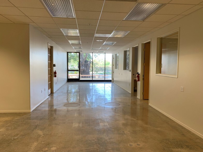 More Photos Of 241 Lombard St, Thousand Oaks Loft Creative Space For Lease