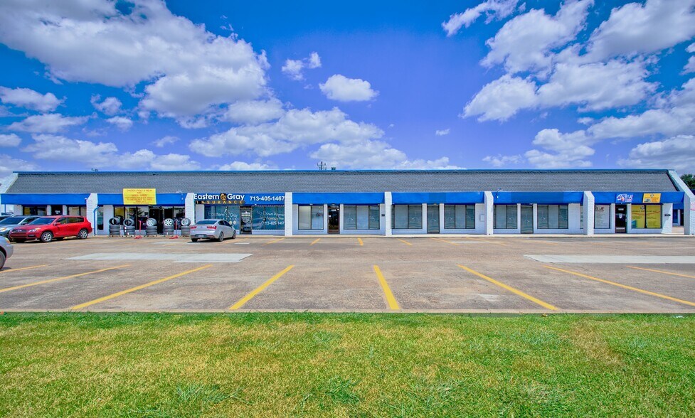 More Photos Of 12130-12202 Beechnut St, Houston Unknown For Lease