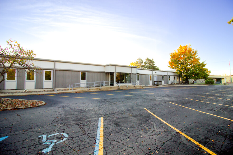 Primary Photo Of 1407 Rensen St, Lansing Office For Sale