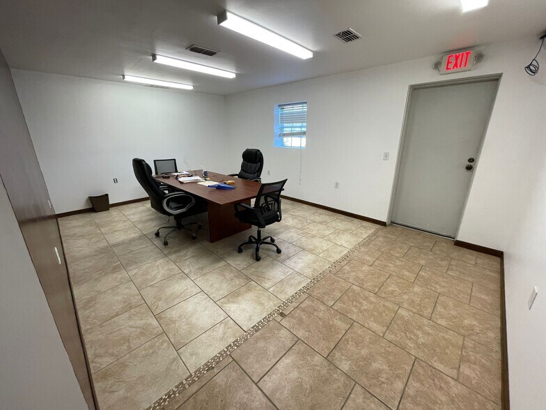 More Photos Of 4712 Old Tampa Hwy, Kissimmee Warehouse For Lease