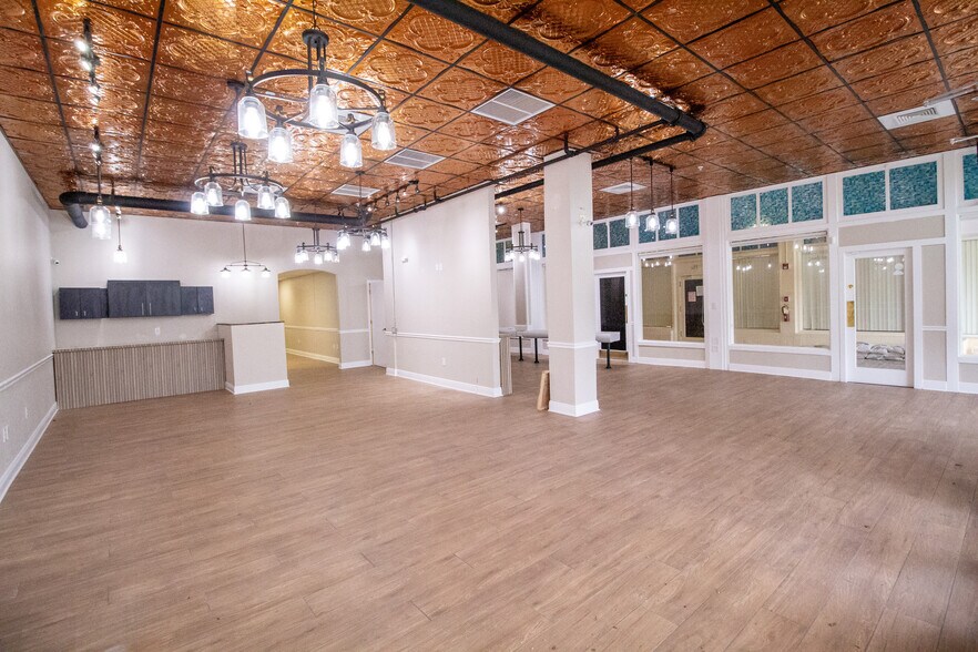 More Photos Of 121 E Marion Ave, Punta Gorda Storefront Retail Office For Sale