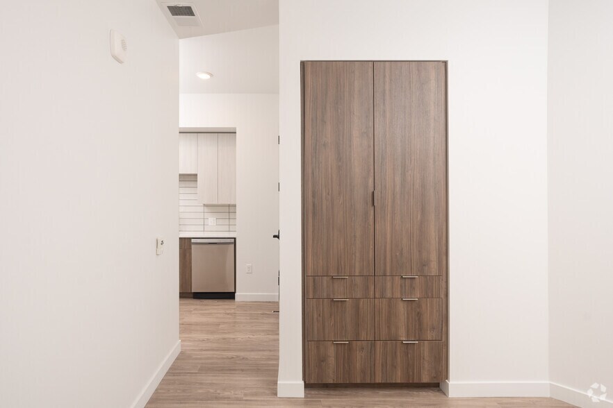 More Photos Of 1190 S Pennsylvania St, Denver Apartments For Sale