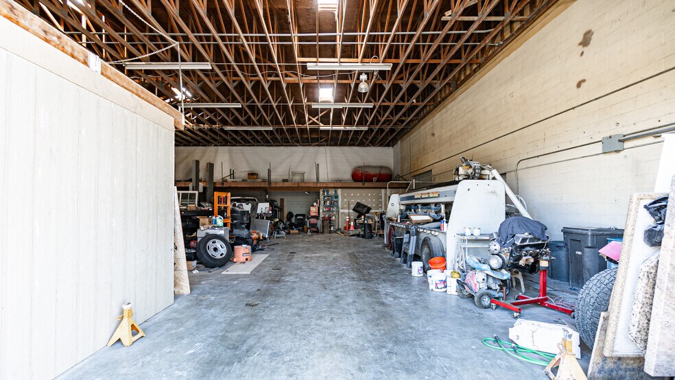 More Photos Of 411 Veile Ave, Beaumont Warehouse For Lease
