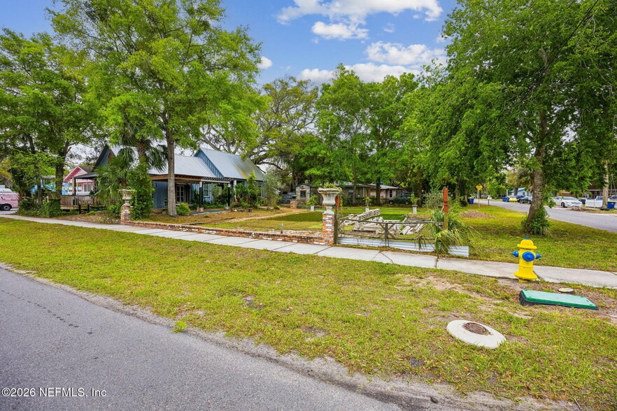 More Photos Of 1008 Beech St, Fernandina Beach Freestanding For Sale