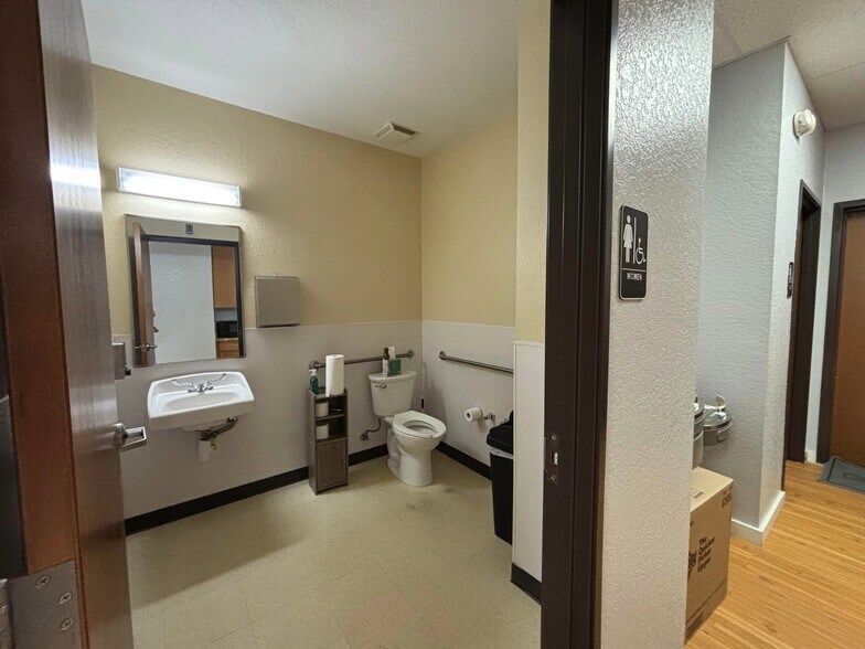 More Photos Of 6724 Guada Coma Dr, Schertz Warehouse For Lease