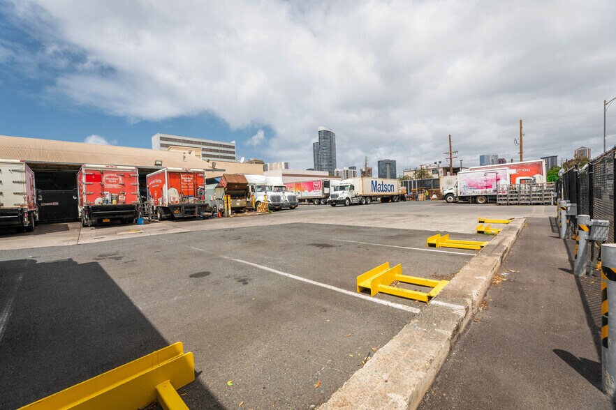 More Photos Of 824 Sheridan St, Honolulu Warehouse For Lease