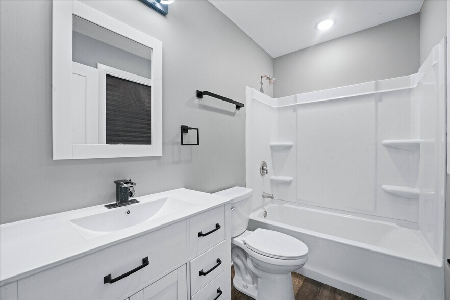 More Photos Of 1016 S State St, Lockport Apartments For Sale