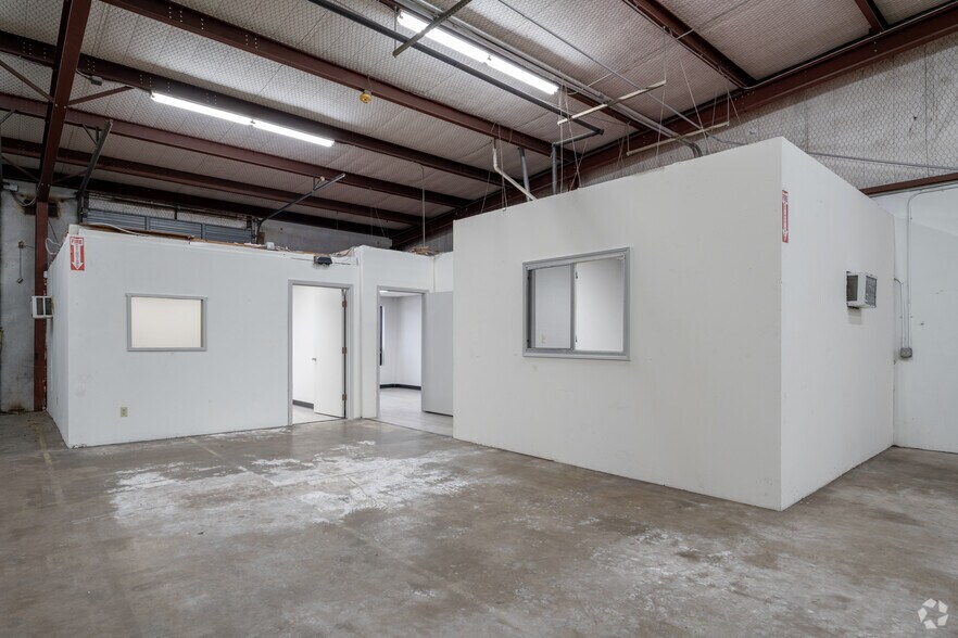 More Photos Of 501 W Powell Ln, Austin Unknown For Lease