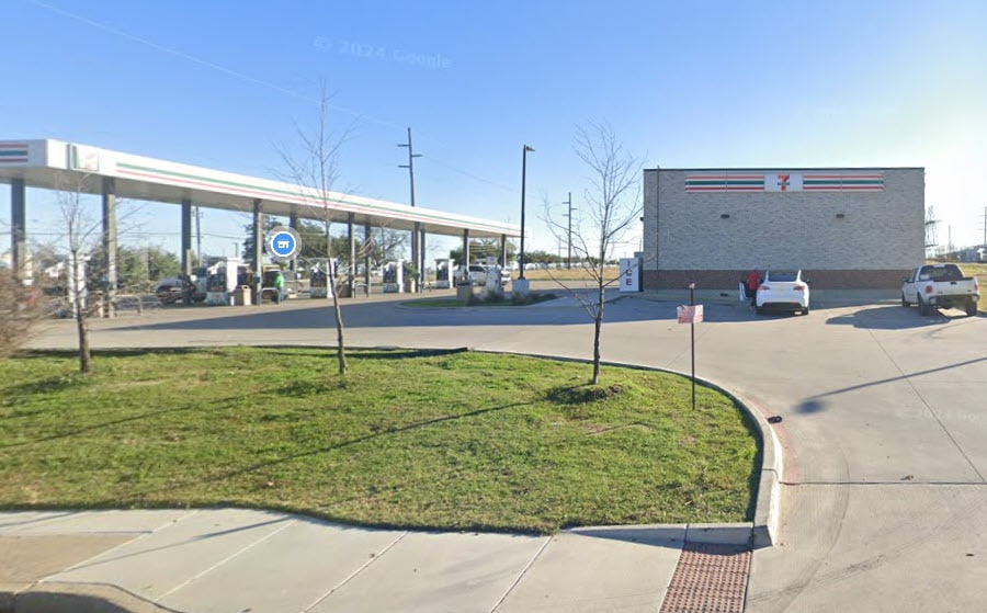 More Photos Of 2920 N Westmoreland Rd, Dallas Freestanding For Sale