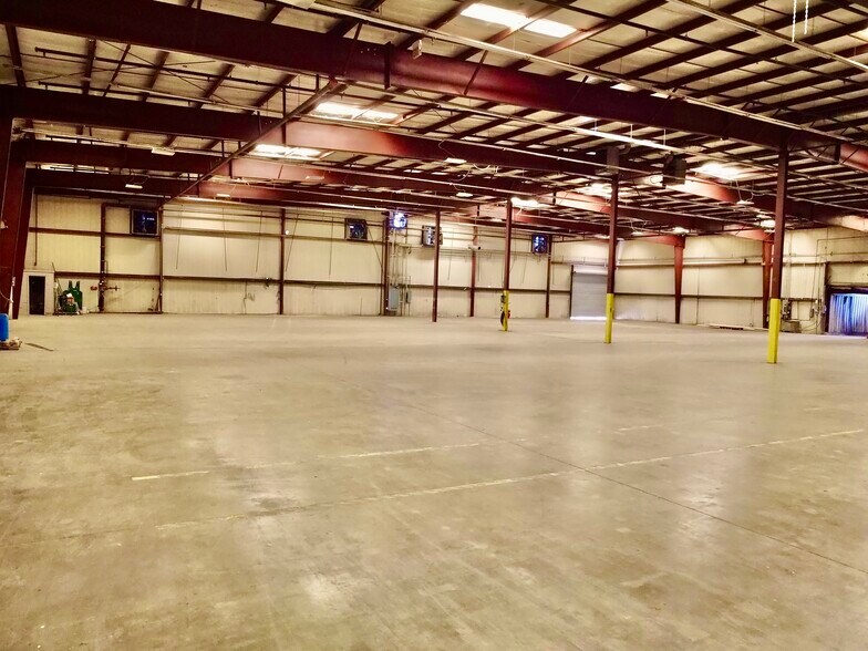 More Photos Of 490 Sibley Ave, Union Point Warehouse For Sale