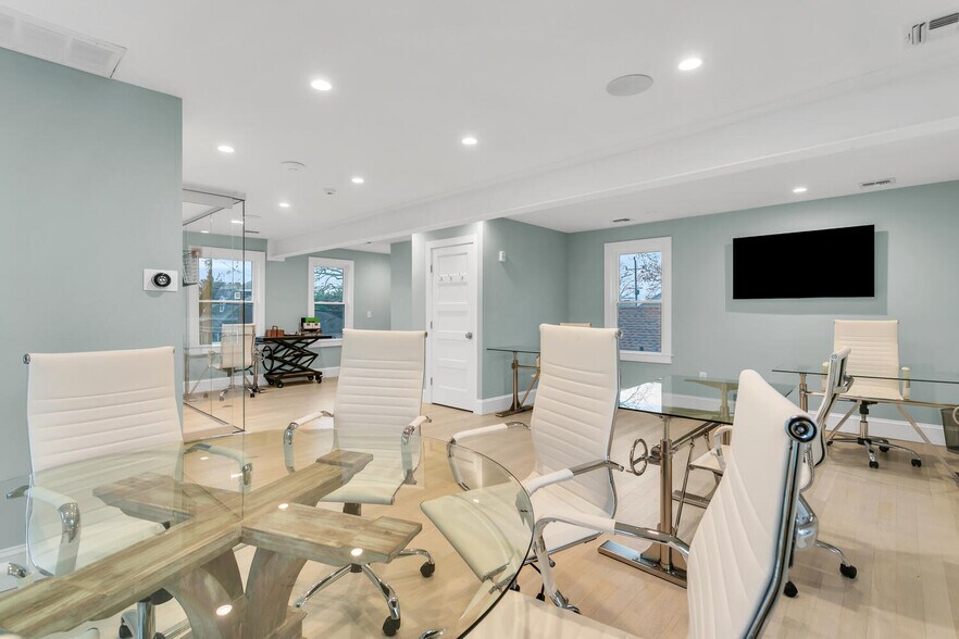 More Photos Of 126 E River Rd, Rumson Storefront Retail Residential For Lease