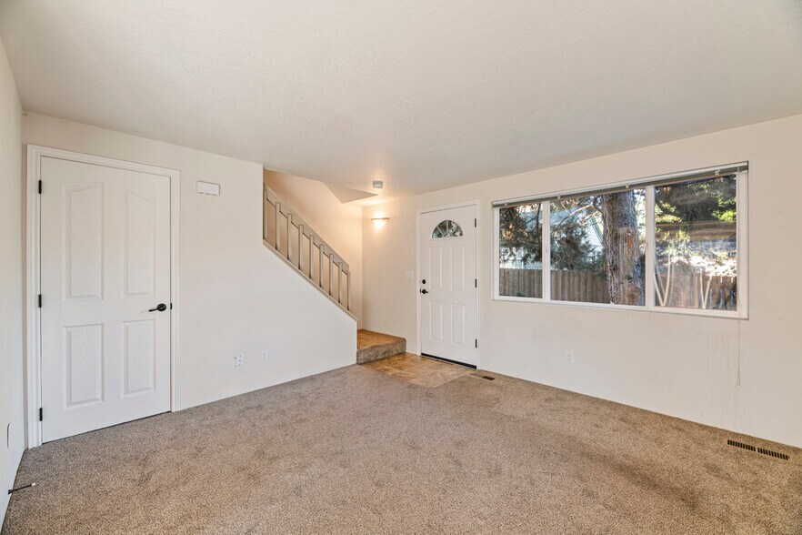 More Photos Of 437 Ash St, Central Point Apartments For Sale