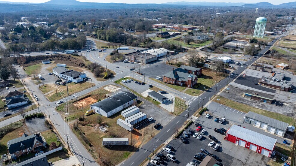 More Photos Of 121 13th St SW, Hickory Office For Sale