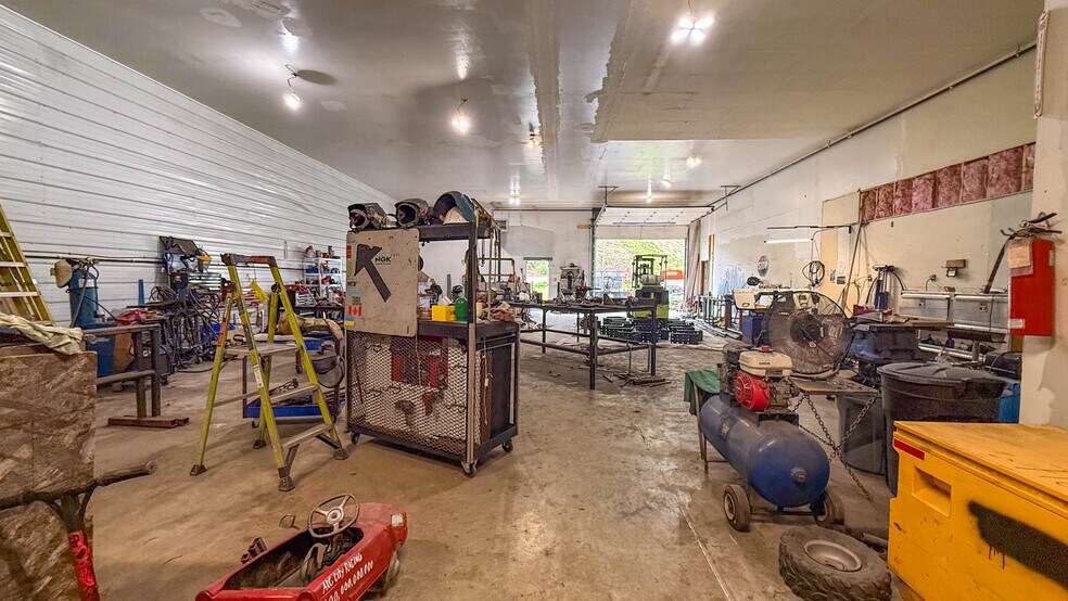 More Photos Of 1415 Dyffryn Rd, Lumby Warehouse For Sale