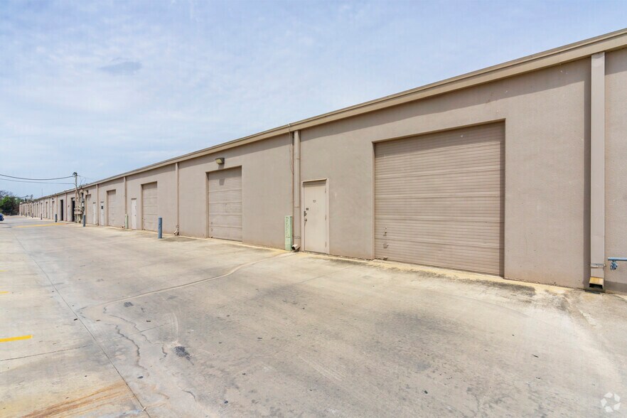 More Photos Of 431 Isom Rd, San Antonio Unknown For Lease