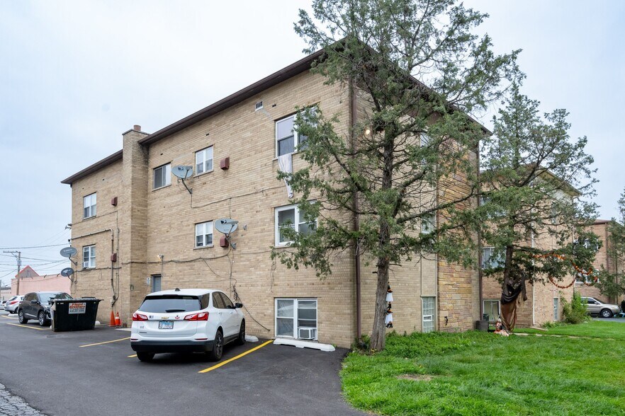 More Photos Of 726 W Roy Dr, Villa Park Apartments For Sale