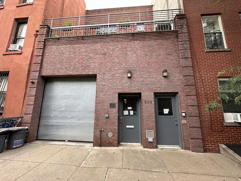 Primary Photo Of 694 Sackett St, Brooklyn Flex For Lease