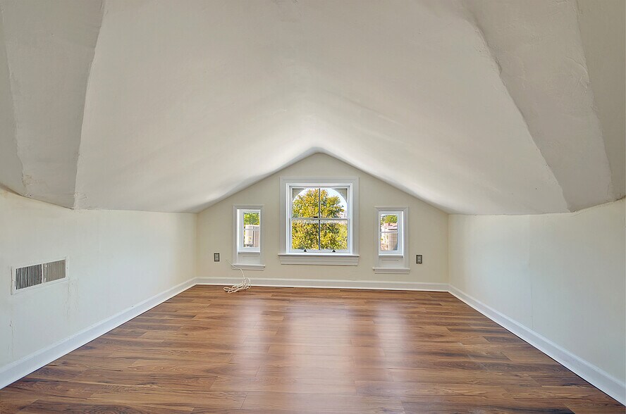 More Photos Of 635 E Bay St, Charleston Office Residential For Lease