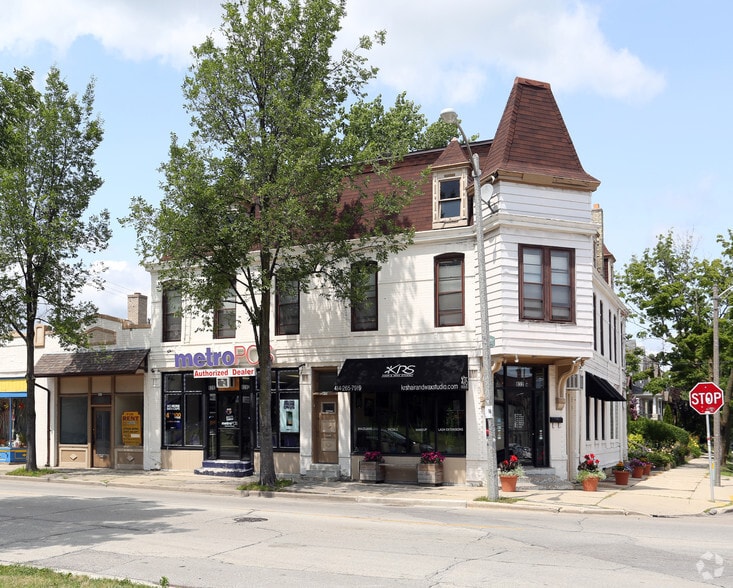 More Photos Of 820-832 E Locust St, Milwaukee Storefront For Sale