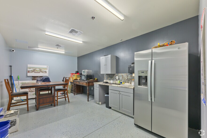 More Photos Of 84829 Avenue 48, Coachella Manufacturing For Sale