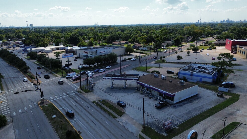 More Photos Of 1601 N Alexander Dr, Baytown Storefront For Lease