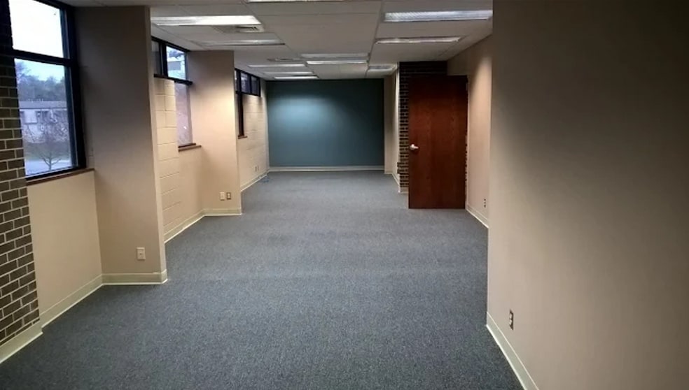 More Photos Of 2900 SW Plass Ct, Topeka Medical For Lease