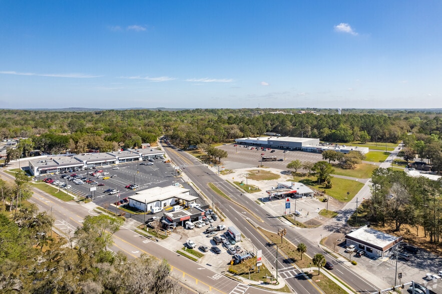 More Photos Of 709 S Broad St, Brooksville Service Station For Sale