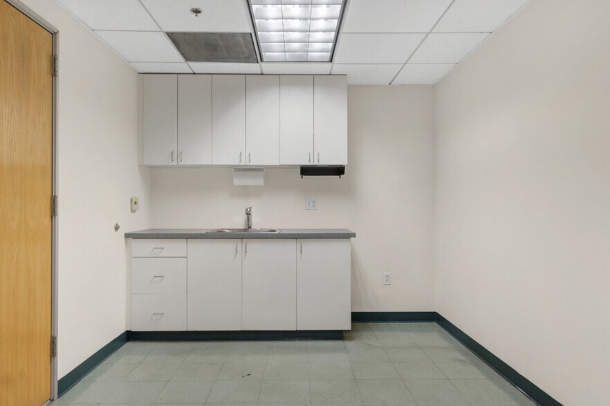 More Photos Of 6445 Sepulveda Blvd, Van Nuys Office For Lease