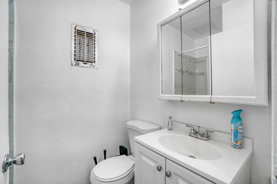 More Photos Of 2055 S Corning St, Los Angeles Apartments For Sale