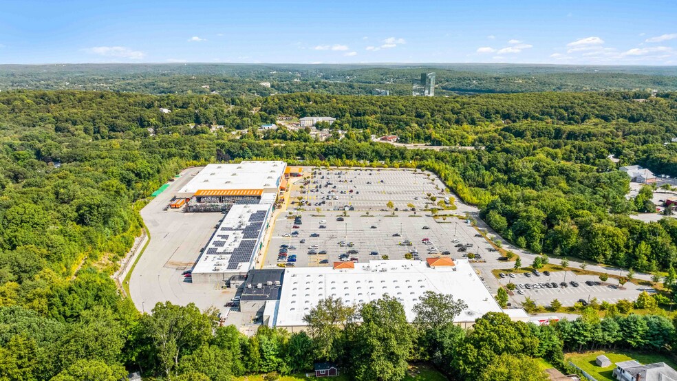 More Photos Of 2000 Connecticut 32, Uncasville General Retail For Lease