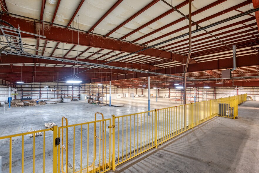 More Photos Of 6040 Progress St, Niagara Falls Warehouse For Lease