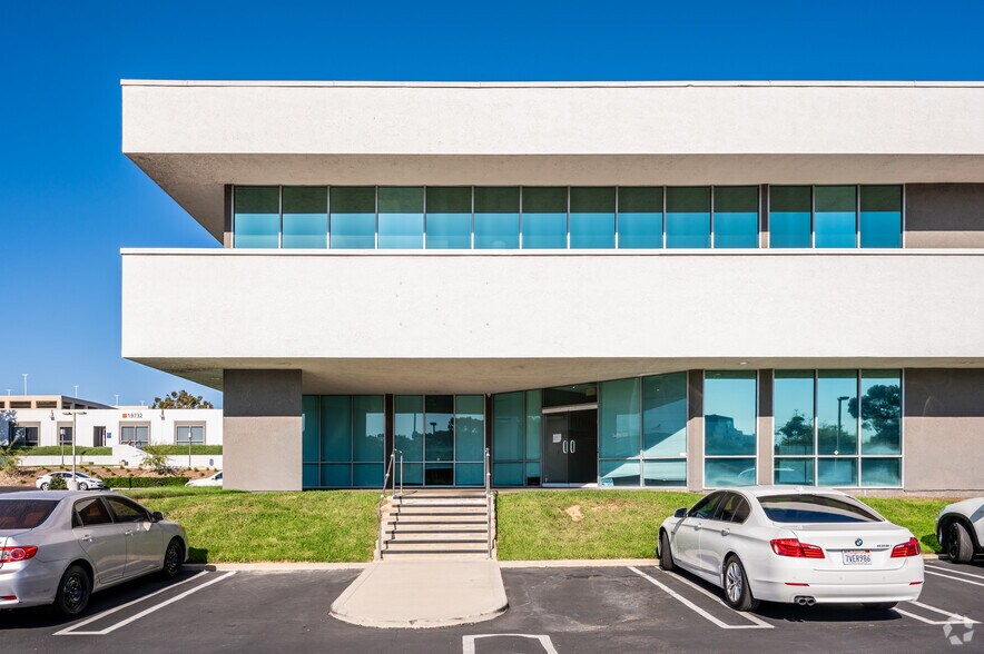 More Photos Of 19772 MacArthur Blvd, Irvine Unknown For Lease