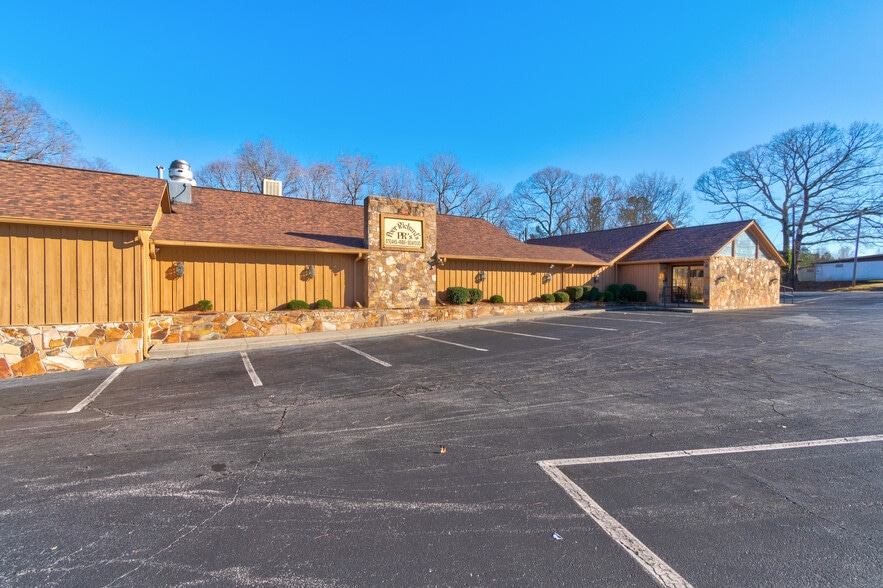More Photos Of 1702 Park Hill Dr, Gainesville Restaurant For Sale
