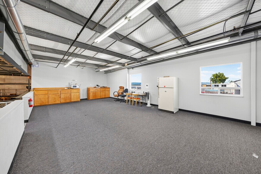 More Photos Of 3755 Crater Lake Hwy, Medford Freestanding For Sale