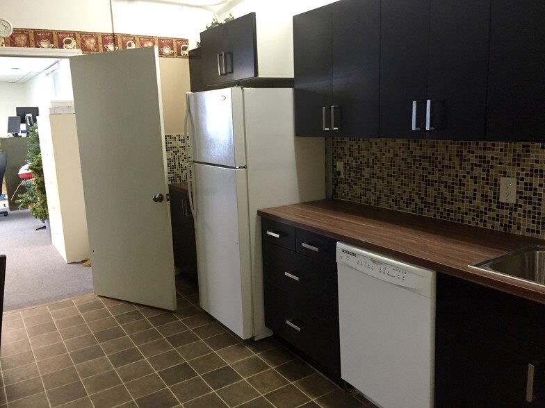 More Photos Of 3461 E North Union Rd, Bay City Office For Lease