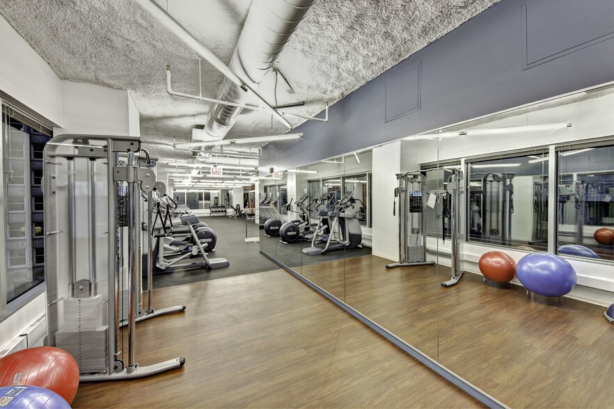 More Photos Of 20 N Clark St, Chicago Coworking Space